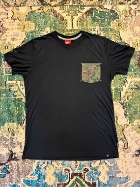 Nike Black T-Shirt with Camo Pocket Mens Large